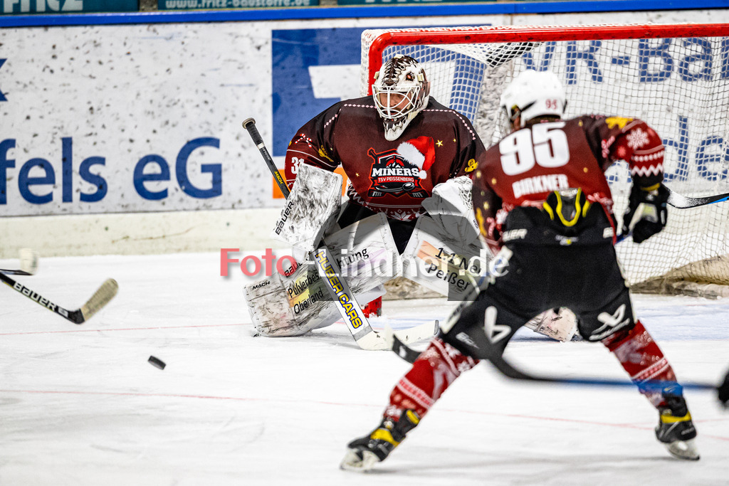Bayernliga Eishockey, TSV Peißenberg Miners gegen den ERV Schweinfurt am 11.12.22 in Peißenberg | Bayernliga Eishockey, TSV Peißenberg Miners gegen den ERV Schweinfurt am 11.12.22 in Peißenberg