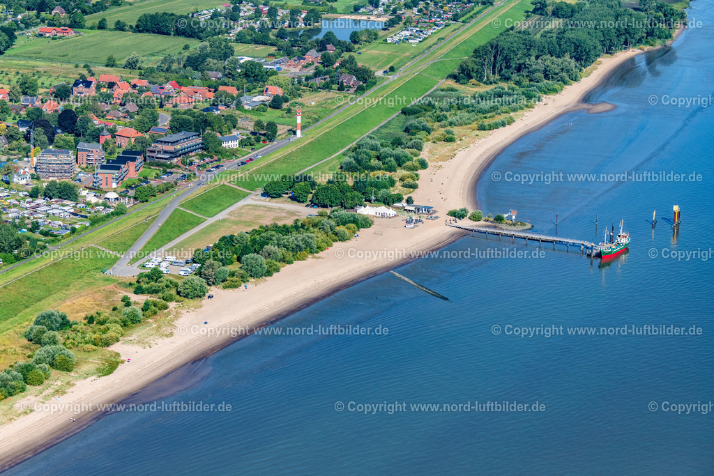 Krautsand_Elbstranresort_ELS_7181130822 | DROCHTERSEN 13.08.2022 Sandstrand- Landschaft entlang des Ufer- Flußverlaufes mit Anleger auf Krautsand in Drochtersen im Bundesland Niedersachsen, Deutschland. // Sandy beach landscape along the banks of the river with Anleger auf Krautsond in Drochtersen in the state Lower Saxony, Germany. Foto: Martin Elsen