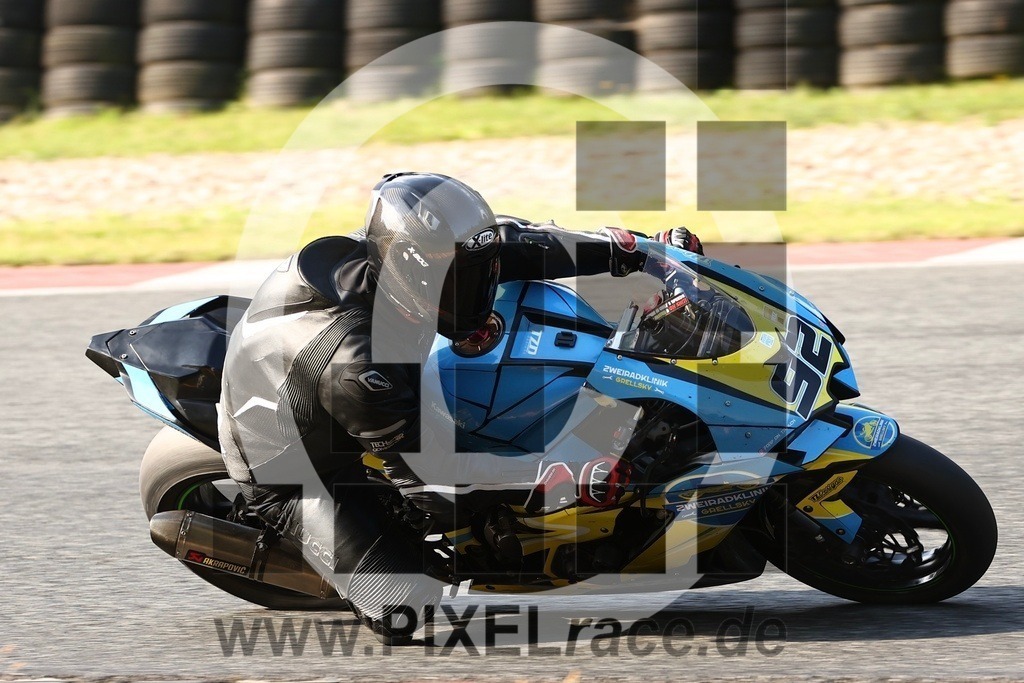 0092-20250910_15752 | Schöne Erinnerungen an spannende Momente - das festzuhalten ist unser Job. PIXELrace.de ist seit 2003 auf den Rennstrecken Europas unterwegs um die Action draußen beim Fahren und die wunderbare Stimmung imm Fahrerlager für euch einzufangen.