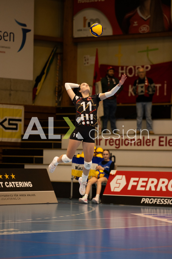 Volleyball I Frauen I Saison 2025-2026 I CEV Volleyball Challenge Cup 2026 | Women I 16th Finals I VC Kanti Schaffhausen - TJ Ostrava I 03.12.2025 | TJ Ostrava - 11 Petra Kasparová (CZ) – Zuspiel - Realisiert mit Pictrs.com