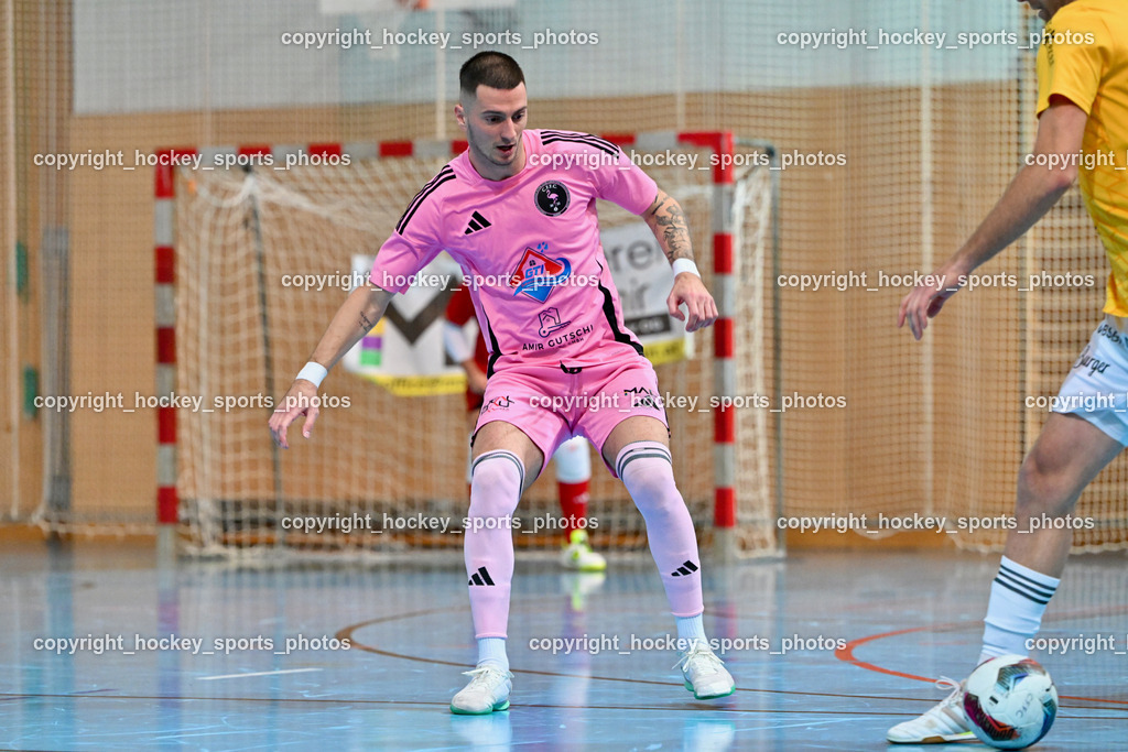 Carinthia Flamengo Futsal Club vs. FC Ljuti Krajisnici | #24 Zoran Vukovic Carinthia Flamengo, Carinthia Flamengo Futsal Club vs. FC Ljuti Krajisnici, Carinthia Flamengo Futsal Club vs. FC Ljuti Krajisnici am 05.01.2025 in Klagenfurt (Ballspielhalle Viktring), Austria, (Photo by Bernd Stefan)