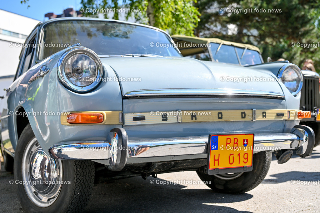 Slowakei_ Povazska Bystrica_ Veteran Tour Manin_ 14.06.2025-3 | 14.06.2025, Slowakei, SVK, Trenciansky kraj, Povazska Bystrica, im Bild Oldtimer Klub, Historische Fahrzeuge, Veteran Tour Manin, Auto, Alt, Besucher, Menschen, Feature, Symbolbild