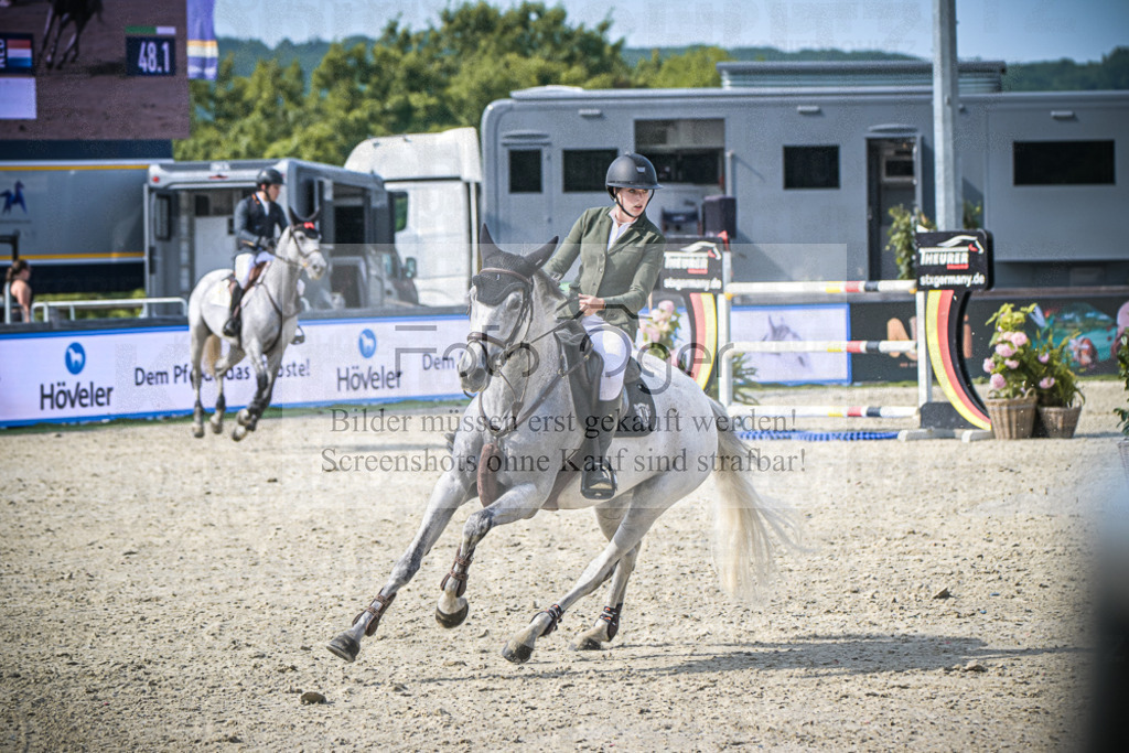 DOS_7735 | Entdecke hochwertige Reitturnierfotos von Foto Oger. Professionell, emotional und authentisch – jetzt Lieblingsmomente im Shop bestellen.Deutschlandweite Turnierfotografie. - Realisiert mit Pictrs.com