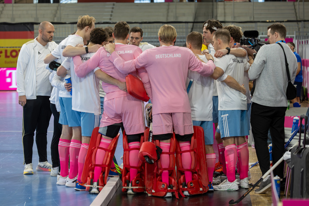 Hallenhockey-Länderspiel Deutschland gegen Tschechien im SNP-Dome in Heidelberg. Das Spiel war das letzte Testspiel vor der am nächsten Tag beginnenden Hallenhockey-EM | Hallenhockey-Länderspiel Deutschland gegen Tschechien im SNP-Dome in Heidelberg. Das Spiel war das letzte Testspiel vor der am nächsten Tag beginnenden Hallenhockey-EM - Realisiert mit Pictrs.com