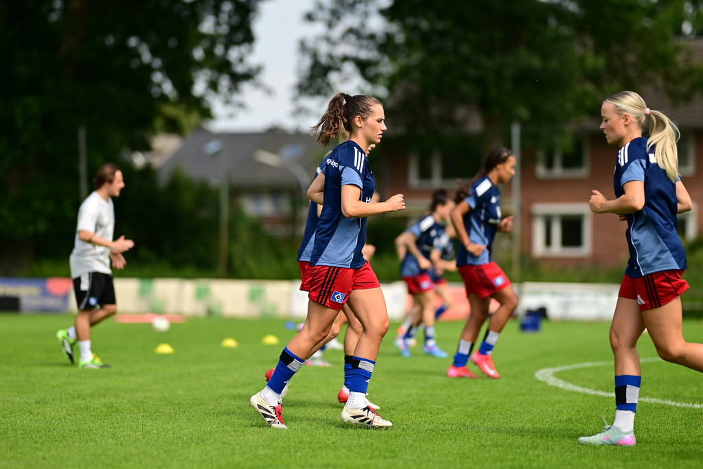 Fußball I Frauen I Saison 2025-2026 I Testspiel I Hamburger SV - Holstein Kiel | Der Sportfotograf. - Realisiert mit Pictrs.com