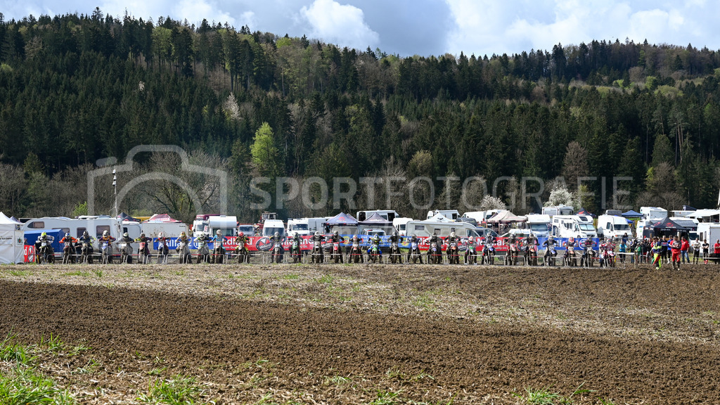 Motocross Schlatt bei Winterthur - 29. April 2023 | Start der Kategorie MX2 am Motocross Schlatt bei Winterthur, 29. April 2023.
Instagram: @mx_schlatt | @mc_wila | @sam_schweiz
Bild: Sportfotografie Markus Aeschimann | www.markus-aeschimann.ch - Realisiert mit Pictrs.com