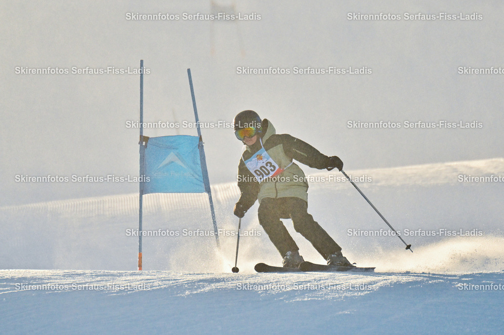 SRF_25.12.2025_0311 | Skirennfotos,Serfaus,Fiss,Ladis,Kinderskirennen,Winter,Tirol,Oberland,skirace,SFL,feelfree,weil wir's genießen,ski,Ski,skifahren,Sonnenplateau, - Realisiert mit Pictrs.com