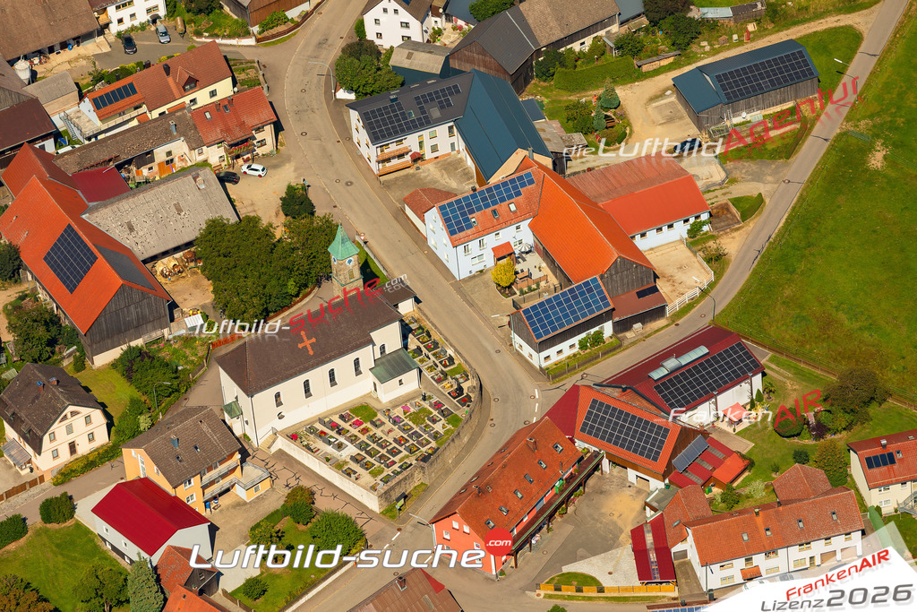 Schrägluftbild  Etzgersrieth Kirche  Moosbach - Das Luftbild wurde 2025 vom UL-Flugzeug heraus erstellt ( keine Drohne ) - Hochauflösende Luftaufnahme -Nicht vergleichbar mit Google Maps oder Satelittenbilder- Die Geschenkidee !Mit Lizenz und Bildrechte bestellbar