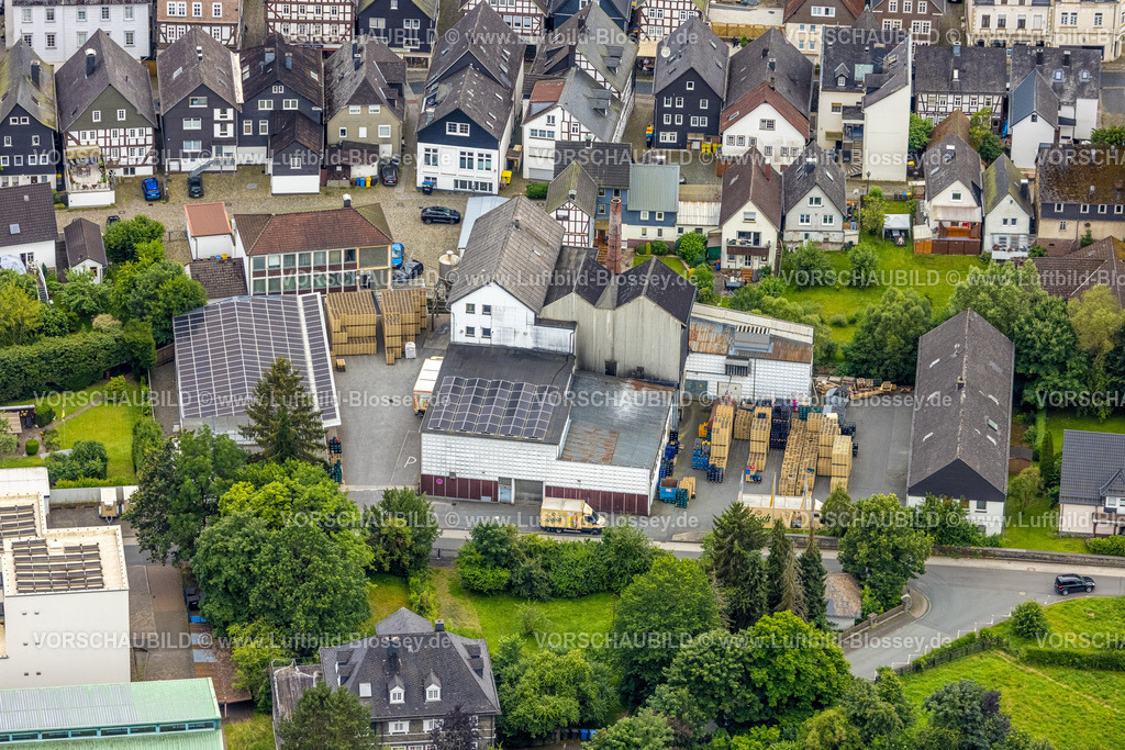 BadLaasphe240709424 | Luftbild, Bosch Brauerei am Fluss Laasphe im Wohngebiet, Bad Laasphe, Wittgensteiner Land, Nordrhein-Westfalen, Deutschland