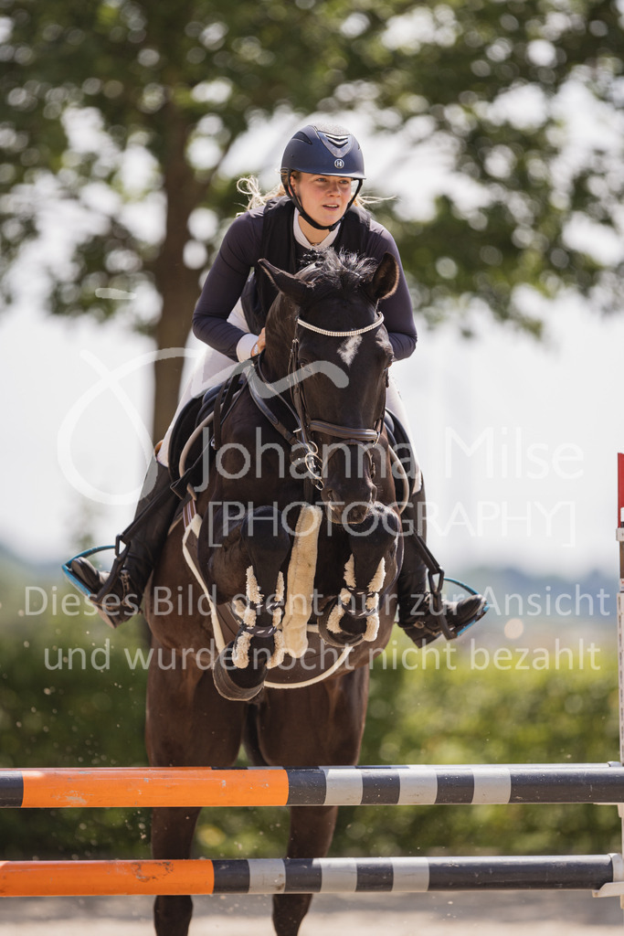 230616_Lemwerder_Springpf-L2-723 | Deine schönsten Turniermomente als professionelle Fotos! Entdecke hochwertige Pferdesport-Fotografie im Online-Shop. Jetzt Fotos finden & bestellen!