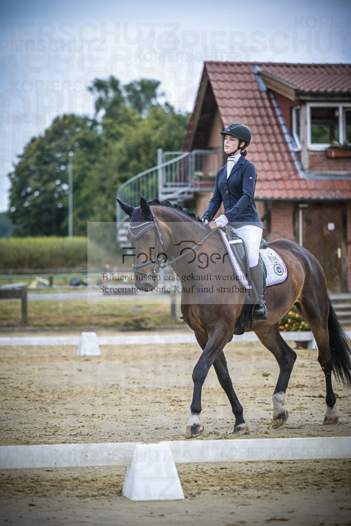 DOS_4385 | Entdecke hochwertige Reitturnierfotos von Foto Oger. Professionell, emotional und authentisch – jetzt Lieblingsmomente im Shop bestellen.Deutschlandweite Turnierfotografie. - Realisiert mit Pictrs.com