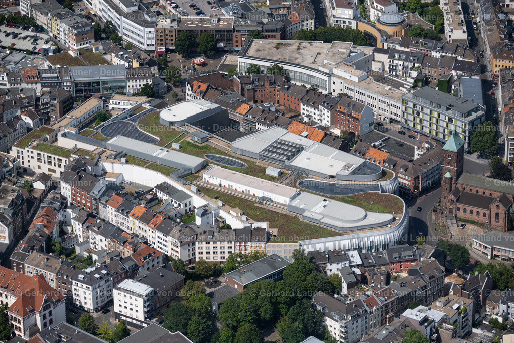 4049050 | Aquis Plaza ist ein Einkaufszentrum in der Aachener Innenstadt am östlichen Ende der Einkaufsstraße Adalbertstraße