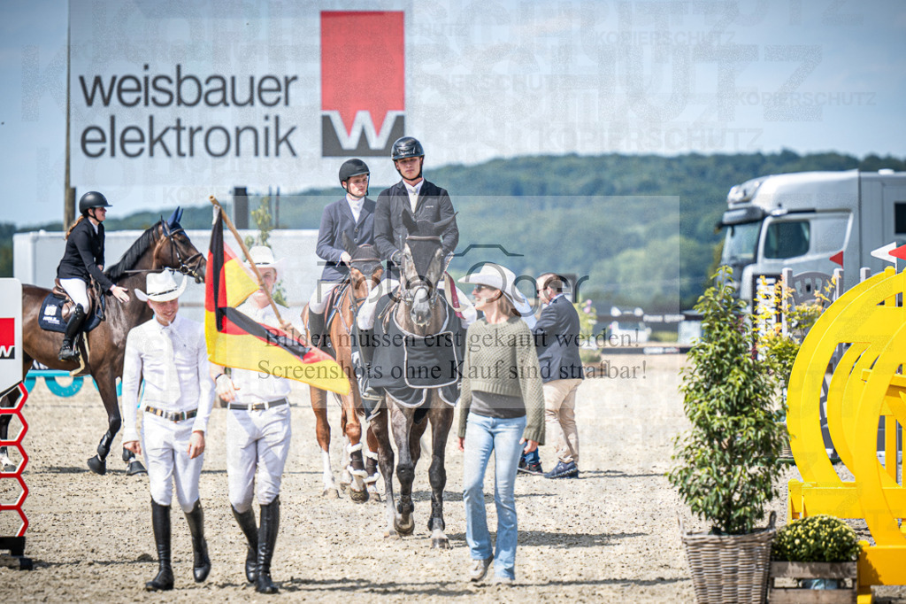 DOS_6595 | Entdecke hochwertige Reitturnierfotos von Foto Oger. Professionell, emotional und authentisch – jetzt Lieblingsmomente im Shop bestellen.Deutschlandweite Turnierfotografie. - Realisiert mit Pictrs.com