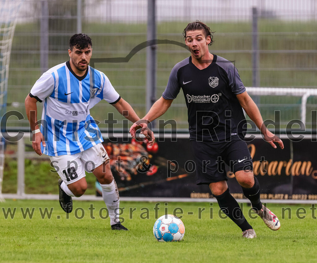 2023-08-05_095_FC_Langengeisling_gegen_SVN_Muenchen | Erding, Deutschland, 05.08.2023:
Fußball, Bezirksliga Oberbayern Ost 2023 / 2024, 2. Spieltag, FC Langengeisling gegen SVN München, Endergebnis: 1:3

Mehmet Köse (SVN München, #18), Maximilian Birnbeck (FC Langengeisling, #27)

Foto: Christian Riedel / fotografie-riedel.net