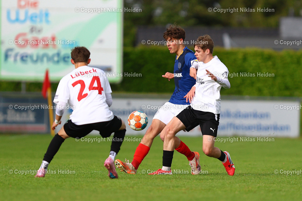 NH_JFVLübeckU19_HolsteinKielU19_SHFVLandespokal_14052026 | #24 Jonas Dühnfort (JFV Lübeck U19), #4 Len Kloppenburg (Holstein Kiel U19)Fußball I Junioren I SHFV-Landespokal (A-Junioren) I Saison 2025-2026 I Finale I JFV Lübeck U19 - Holstein Kiel U19 I 14.05.2026 I Uwe-Seeler-Fußball-Park