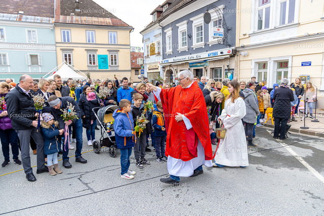 Palmbuschenweihe am Hauptplatz in Feldkirchen | Bildershop von pixelworld.at - Realisiert mit Pictrs.com