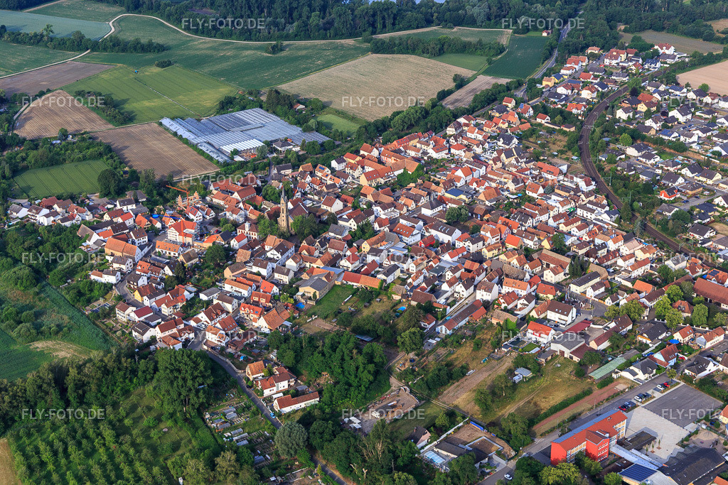 Ortsansicht von Nordosten | Luftbild: Ortsansicht von Nordosten im Ortsteil Sondernheim in Germersheim im Bundesland Rheinland-Pfalz in Deutschland. Foto: IMG_120837.jpg vom 03.06.2020 durch Werner Riehm/FLY-FOTO.de - Realisiert mit Pictrs.com
