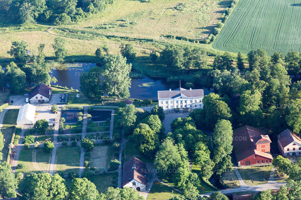Aerial view: View of the town in Odensjö in the state Kronoberg, Sweden. – Photo: IMG_108051.jpg taken on 06/26/2018 by Werner Riehm/FLY-FOTO.com – Resolution of the original: 5472 x 3648 px