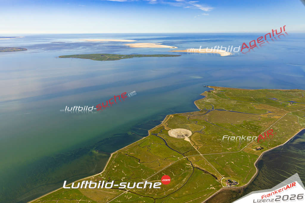 Das Luftbild der Stadt Langeneß wurde 2022 vom Flugzeug heraus erstellt (keine Drohnen-Aufnahmen) Aufnahmehöhe ca.450 Meter- hohe Bildauflösung und Druck-Qualität. Garantiert!