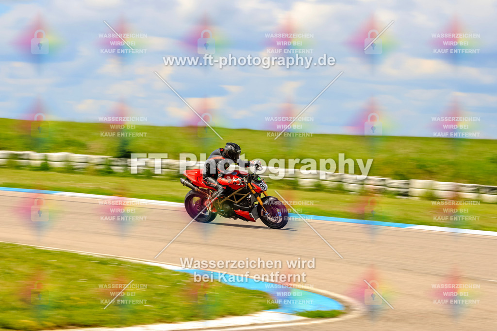 MotoTeam-0543 | Hier findet Ihr Bilder von Touristenfahrten auf der Nürburgring Nordschleife oder von anderen Veranstaltungen die ich besucht habe. Viel Spass beim Durch Schauen 