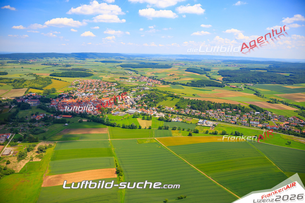 Die Luftaufnahme der Stadt Stadtlauringen wurde vom UL-Flugzeug heraus erstellt ( keine Drohne )- hohe Auflösung für beste Qualität