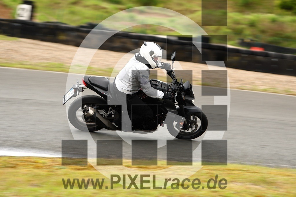 0040-20260513_02327 | Schöne Erinnerungen an spannende Momente - das festzuhalten ist unser Job. PIXELrace.de ist seit 2003 auf den Rennstrecken Europas unterwegs um die Action draußen beim Fahren und die wunderbare Stimmung imm Fahrerlager für euch einzufangen.