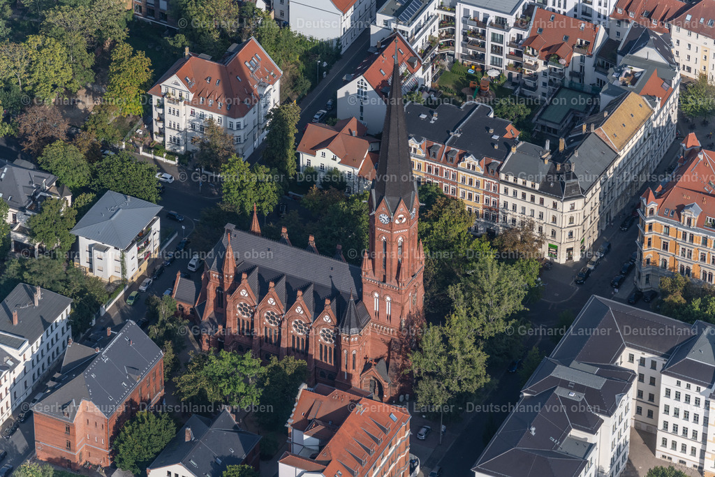 4040291 | LEIPZIG 14.09.2020 Kirchengebäude "Heilandskirche" an der Weißenfelser Straße im Ortsteil Plagwitz in Leipzig im Bundesland Sachsen, Deutschland. Weiterführende Informationen bei: Kirchgemeinde Lindenau-Plagwitz. // Church building "Heilandskirche" on Weissenfelser Strasse in the district Plagwitz in Leipzig in the state Saxony, Germany. Further information at: Kirchgemeinde Lindenau-Plagwitz. Foto: Gerhard Launer