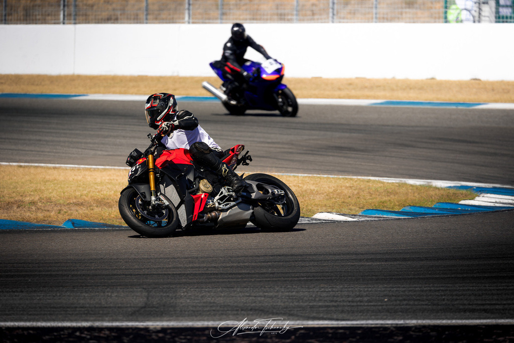 Ducati Trackday Hockenheimring 2026 | Entdecken Sie die faszinierende Welt von Alexander Tschuncky Arts: Kreative Fotografie, atemberaubende Automobilkunst und hochwertiger Bilderdruck. Lassen Sie sich inspirieren! - Realisiert mit Pictrs.com