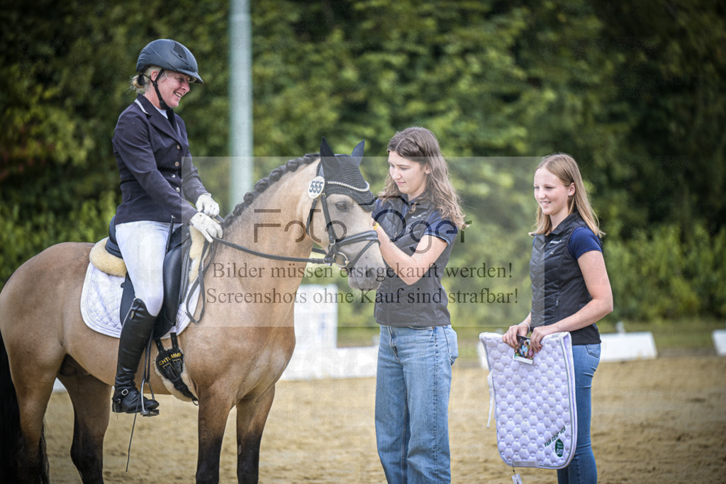 DOS_0330 | Entdecke hochwertige Reitturnierfotos von Foto Oger. Professionell, emotional und authentisch – jetzt Lieblingsmomente im Shop bestellen.Deutschlandweite Turnierfotografie. - Realisiert mit Pictrs.com