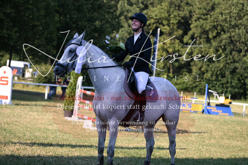 DSC_1901 | Pferde- und Turnierfotografie in Westsachsen. Pferdeportraits, Auftragszeichnungen und intuitive Kunst.
