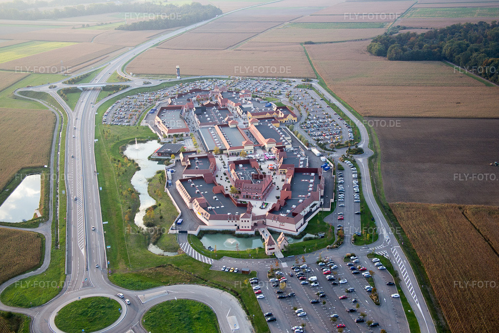 Luftbild: Roppenheim, Style outlet center in Roppenheim im Bundesland Bas-Rhin in Frankreich. Foto: IMG_074419.jpg vom 04.10.2014 durch Werner Riehm/FLY-FOTO.de