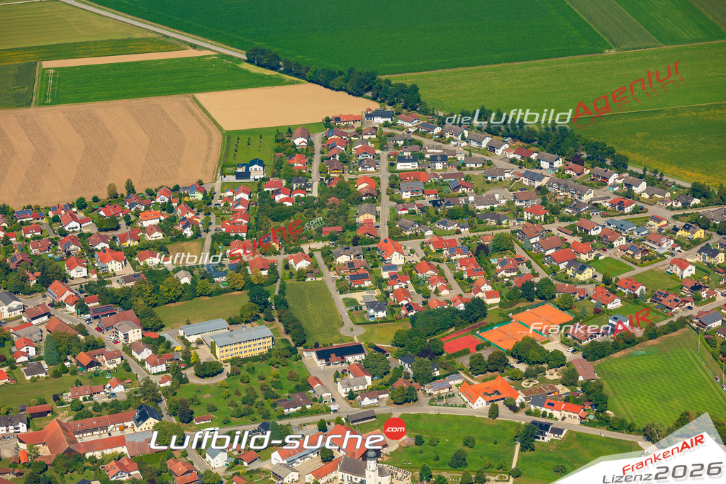 Luftaufnahme von Kirchham - Die Luftaufnahme wurde 2025 vom UL-Flugzeug heraus erstellt ( keine Drohne ) - Hochauflösende Luftaufnahme - für professionelle Ausdrucke geeignet. Die Geschenkidee !Mit Lizenz und Bildrechte bestellbar
