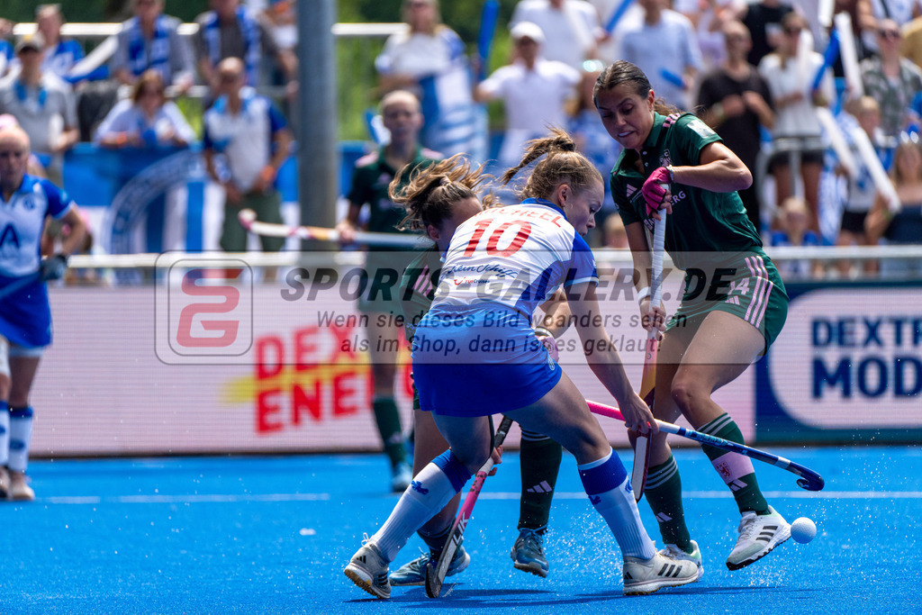 Final4_20250531-1311-HK107653 | Krefeld, Deutschland, 31.05.2025:  Feldhockey Final4 2025 – „Deutsche Feldhockey-Meisterschaften 2025“ im Gerd-Wellen-Hockeyanlage am 31.05.2025 in Krefeld, Deutschland. (Foto von Kramhöller/Fehrmann/Kaste)Krefeld, Germany, 31.05.2025: Feldhockey Final4 2025 – „Deutsche Feldhockey-Meisterschaften 2025“ in Gerd-Wellen-Hockeyanlage at 31.05.2025 in Krefeld, Deutschland. (Foto from Kramhöller/Fehrmann/Kaste)