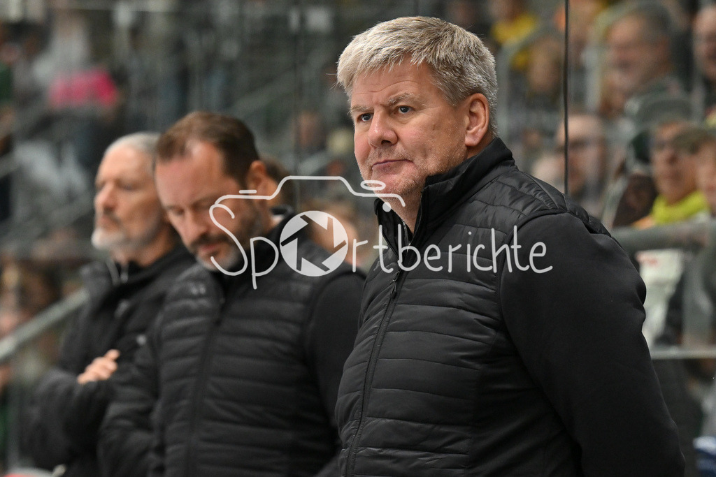 Augsburger Panther - Moser Medical Graz99ers | im Bild Bill PETERS Trainer Augsburger Panther / Einzelfoto / Freisteller / Testspiel: Augsburger Panther - Moser Medical Graz99ers; Curt Frenzel Stadion am 31.08.2025