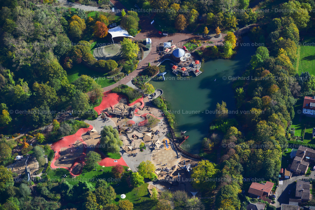 3491510 | Der Maximilianpark ist ein Freizeitpark in der westfälischen Stadt Hamm. Er wurde zur Landesgartenschau 1984 auf dem Gelände der stillgelegten Zeche Maximilian eingerichtet. Sein Wahrzeichen ist der Glaselefant, eine rund 40 m hohe begehbare Plastik.