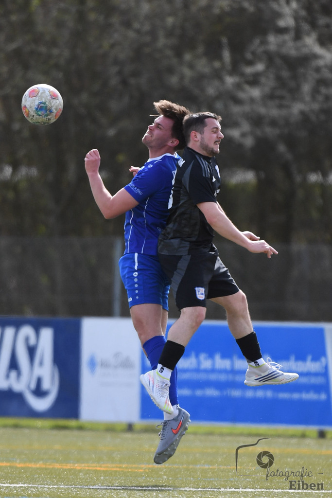 FC Rastede-VFl Stenum | Herren Bezirksliga 2; FC Rastede (blau)-VFL Stenum (schwarz) am 29.03.2026 in Rastede (Sportanlage Köttersweg), Photo: Philip Eiben 2026 - Realisiert mit Pictrs.com