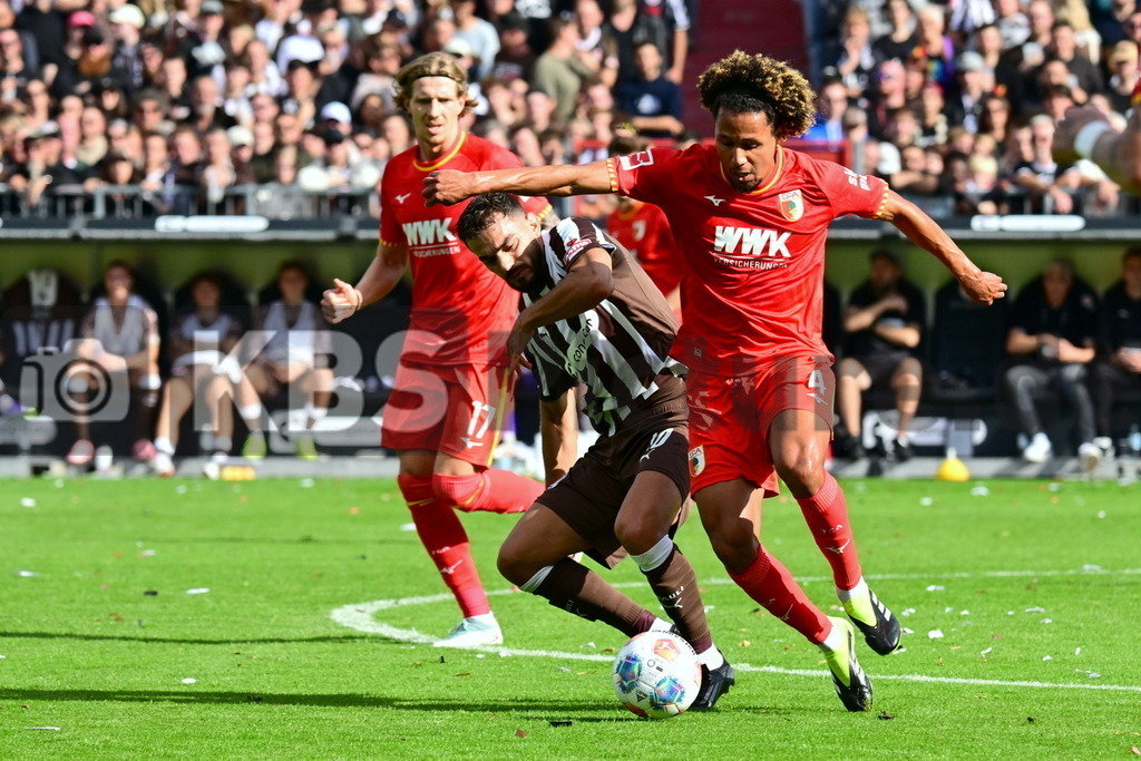 KBS Picture_FCStPauli-FCAugsburg_032 | v.l. Sinani Danel (St.Pauli) , Massengo Han-Noah (FC Augsburg) ,Sportplatz :  Millerntor Stadion, - Realisiert mit Pictrs.com