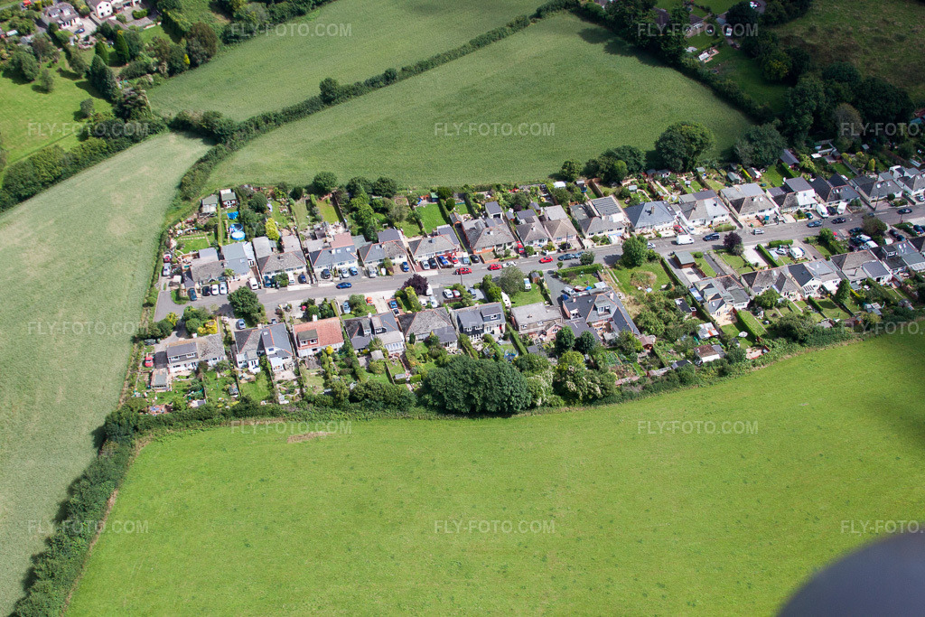 Aerial view: View of the town in Totnes in the state England, Great Britain. – Photo: IMG_19780.jpg taken on 07/25/2009 by Werner Riehm/FLY-FOTO.com – Resolution of the original: 4752 x 3168 px