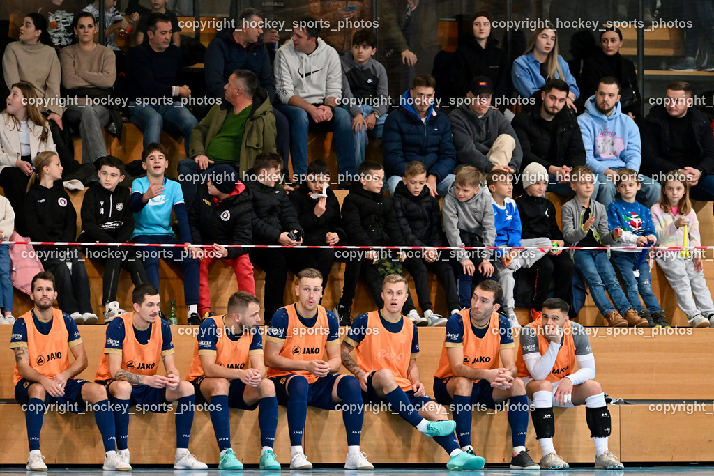 Carinthia Flamengo Futsal Club vs. Futsal Klagenfurt | Spielerbank Futsal Klagenfurt, Besucher Ballspielhalle Viktring, Carinthia Flamengo Futsal Club vs. Futsal Klagenfurt, Carinthia Flamengo Futsal Club vs. Futsal Klagenfurt am 01.12.2024 in Klagenfurt (Ballspielhalle Viktring), Austria, (Photo by Bernd Stefan)