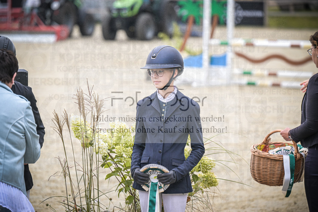 DOS_0118 | Entdecke hochwertige Reitturnierfotos von Foto Oger. Professionell, emotional und authentisch – jetzt Lieblingsmomente im Shop bestellen.Deutschlandweite Turnierfotografie. - Realisiert mit Pictrs.com