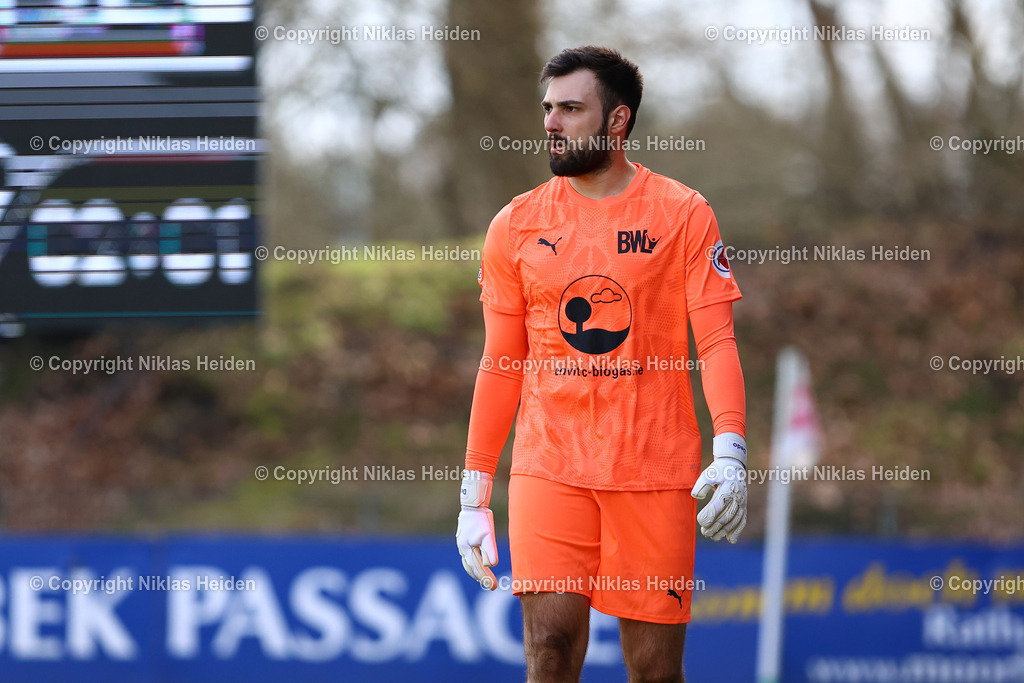 NH_FCStPauliU23_BWLohne_RegionalligaNord_01032026 | #1 Marko Dedovic (Blau-Weiß Lohne) flog nach nicht einmal einer Minute vom Platz.Fußball I Herren I Regionalliga Nord I Saison 2025-2026 I 24. Spieltag I FC St. Pauli U23 - Blau-Weiß Lohne I 01.03.2026 I Edmund-Plambeck-Stadion