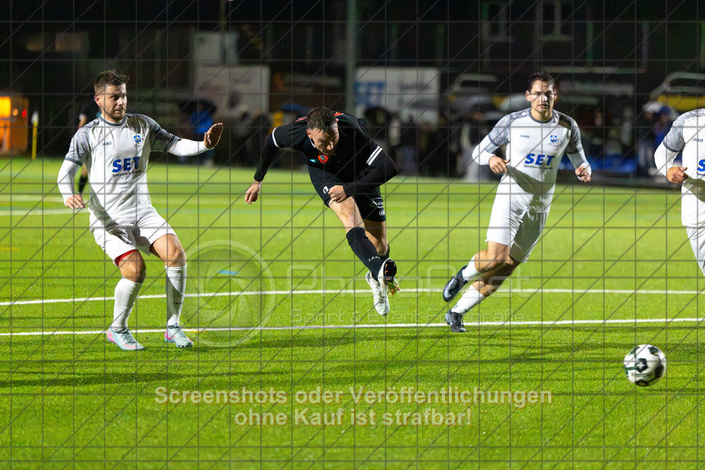 20261008_194221_0120_(c)_by_PhotoPeet | #,TSV Eschenbach (weiß) vs. SV Ebersbach (schwarz), Fußball, Bezirkspokal der Herren, Saison 2026/2027, Kunstrasenplatz, Schlater Straße, 73107 Eschenbach, 08.10.2026 - 19:30 Uhr,Foto: PhotoPeet / Sport- &amp; Eventfotografie / Peter Harich