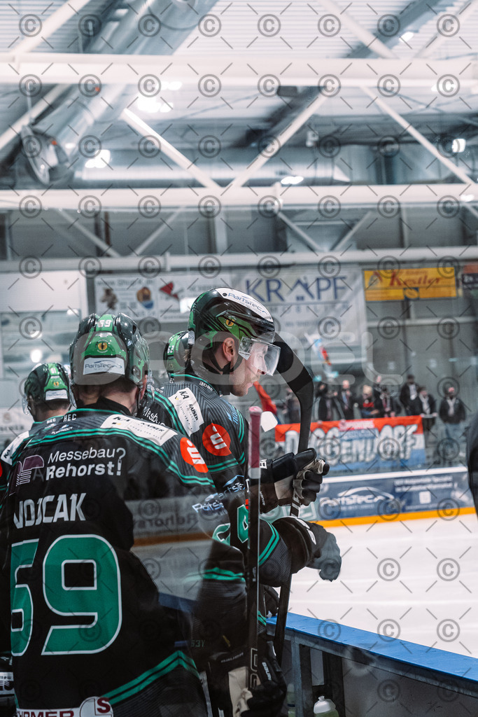 Alligators_vs_Deggendorf_30_11_2025-070 | Höchstadt Alligators Fotogalerie: Eishockey-Action aus Franken. Professionelle Spielfotos, Portraits & Stadionbilder zum Download. Jetzt entdecken! - Realisiert mit Pictrs.com