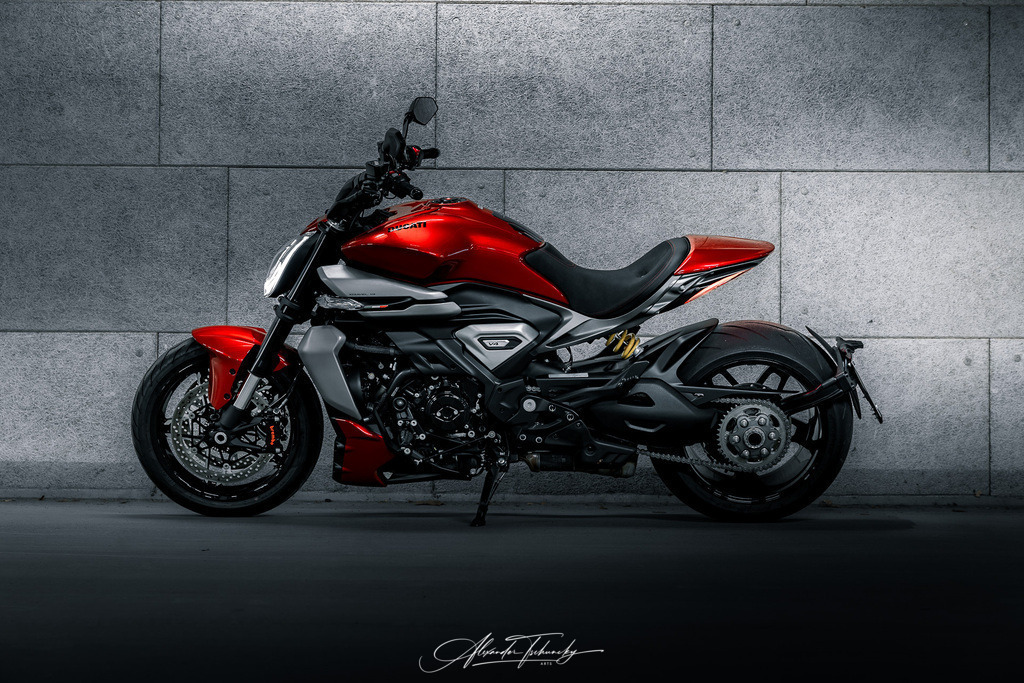 Ducati xDivael V4 | Entdecken Sie die faszinierende Welt von Alexander Tschuncky Arts: Kreative Fotografie, atemberaubende Automobilkunst und hochwertiger Bilderdruck. Lassen Sie sich inspirieren! - Realisiert mit Pictrs.com