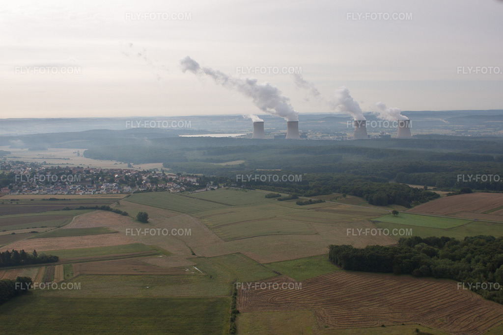 Aerial view: Cattenom, centrale nuclear from the west in Cattenom in the state Moselle, France. – Photo: IMG_50633.jpg taken on 06/24/2012 by Werner Riehm/FLY-FOTO.com – Resolution of the original: 4570 x 3047 px