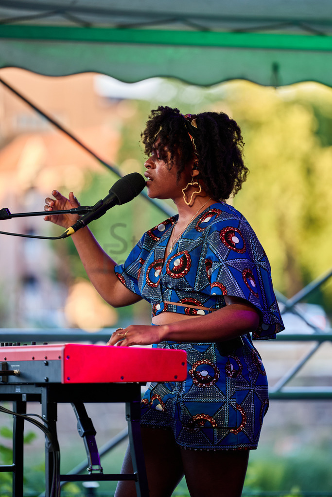 AfraKane_Vauban2022 | Stockfotos, Picsomania, MGM-Services, Michael Gerlach, Auftragsbilder, Auftragsarbeiten, Workshops, Shooting, Reisefotografie, Produktfotografie, Foodfotografie, Hochzeitsfotografie, Saarland, Fotografin, Fotograf, Hochzeitsbilder, Saarlouis, Hundeshootin