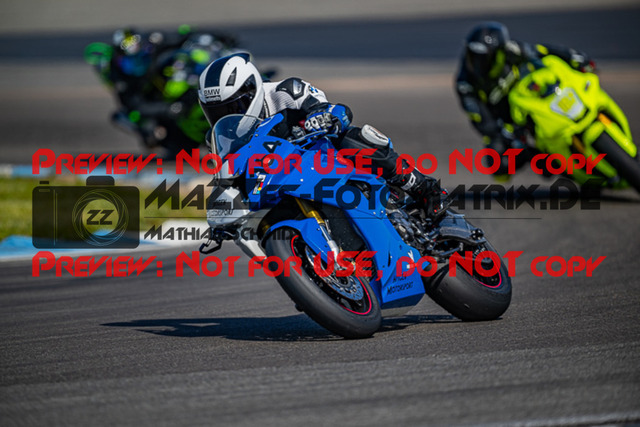 MaZZes_FotoMatrix_230410_9225 | WEISS