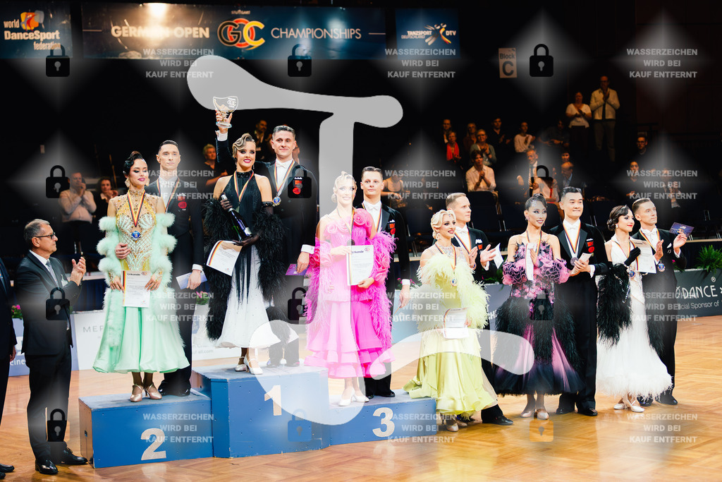 GOC 2025 - WDSF PD Super Grand Prix Standard Siegerehrung-2025-08-21-2150 | Webshop for digital downloads and prints of dance sport, event & show photographer Julian Link - Realisiert mit Pictrs.com