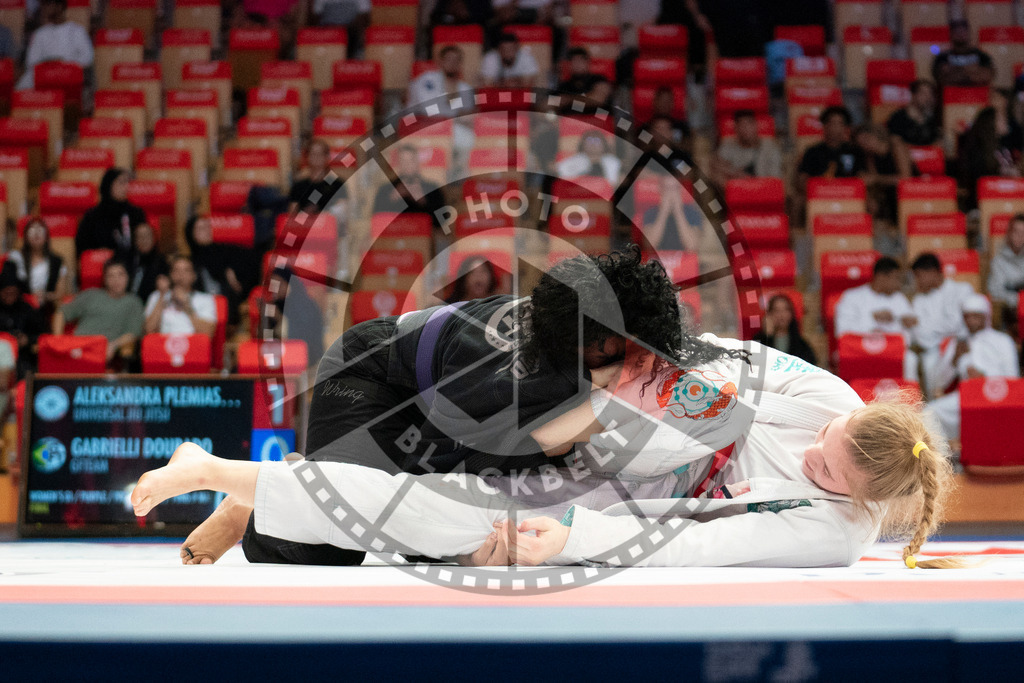 20231109PBB6726 | Fighters compete during the AJP World Professional Championship in the Mubadala Arena in Abu Dhabi, Arab United Emirates, on November 9, 2023.