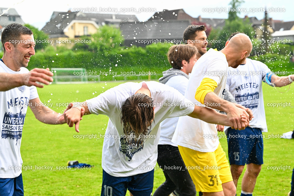ATUS Velden Meisterfeier 2023 20.5.2023 | Jubel ATUS Velden Mannschaft, #7 Anel Mujkic, #10 Lukas Lausegger, #31 Alexander Kofler, Sekt Dusche